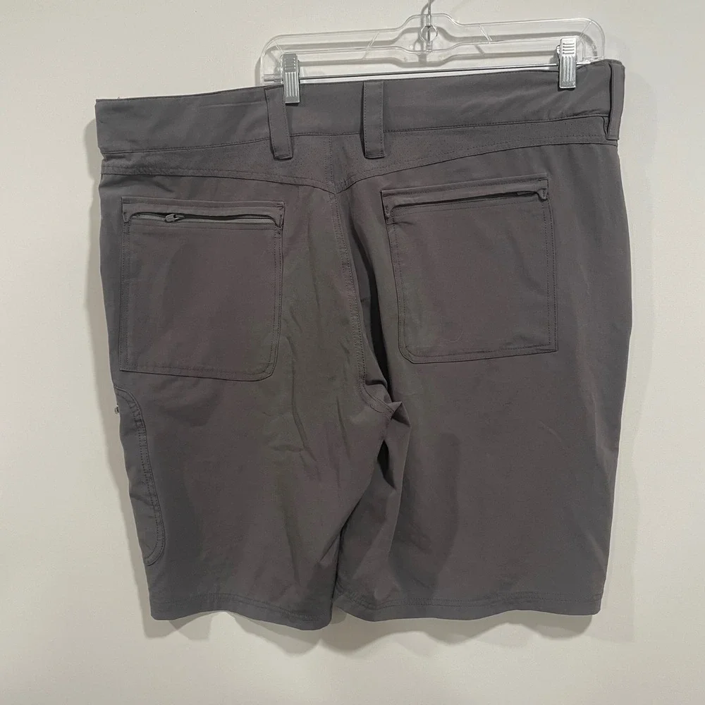 Huk Fishing Shorts Mens XXL Gray Performance Cargo Stretch Quick Dry Hybrid